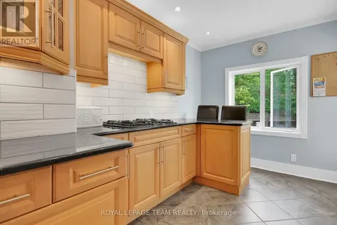 45 Rockcliffe Way Ottawa ON K1M 1B4