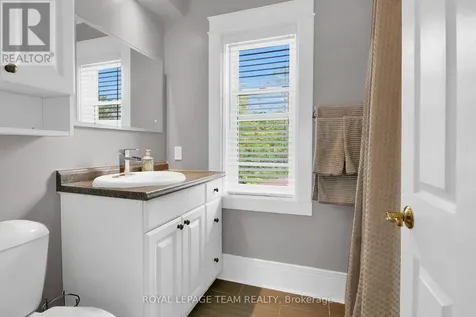 45 Rockcliffe Way Ottawa ON K1M 1B4