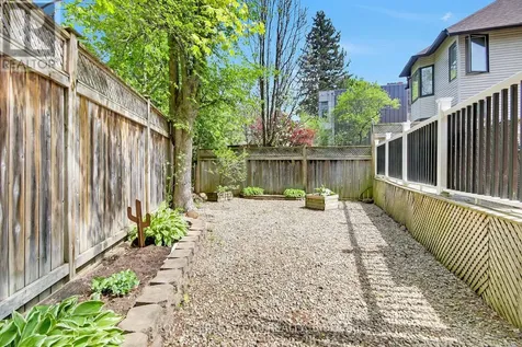 45 Rockcliffe Way Ottawa ON K1M 1B4