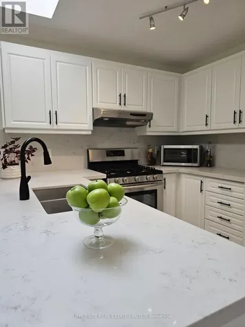 4 Kingsley Road South Halton Hills (ac Acton) ON L7J 2Z5