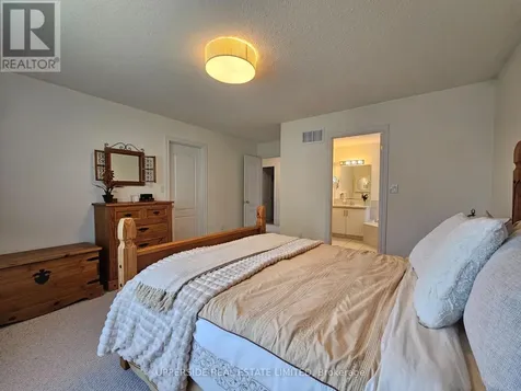 4 Kingsley Road South Halton Hills (ac Acton) ON L7J 2Z5
