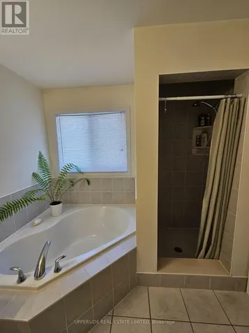 4 Kingsley Road South Halton Hills (ac Acton) ON L7J 2Z5