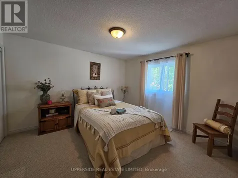 4 Kingsley Road South Halton Hills (ac Acton) ON L7J 2Z5