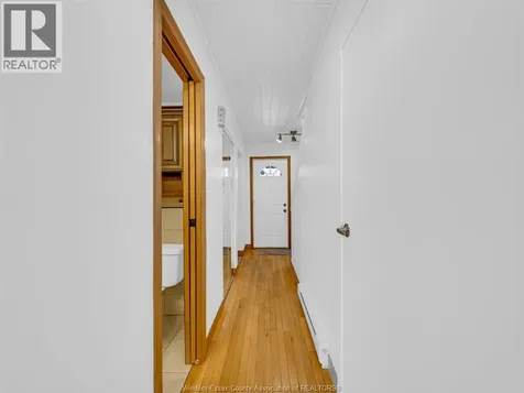 6701 Rose-ville Garden Drive Windsor ON N8T 1J3