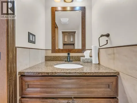 6701 Rose-ville Garden Drive Windsor ON N8T 1J3