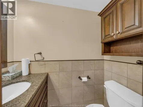 6701 Rose-ville Garden Drive Windsor ON N8T 1J3