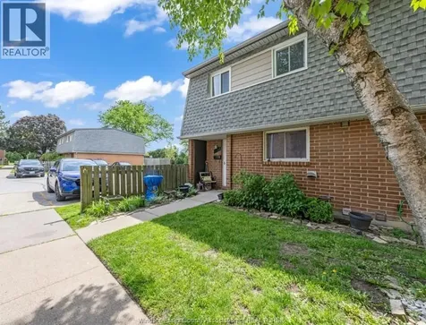 6701 Rose-ville Garden Drive Windsor ON N8T 1J3