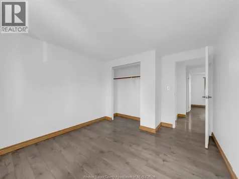 6701 Rose-ville Garden Drive Windsor ON N8T 1J3