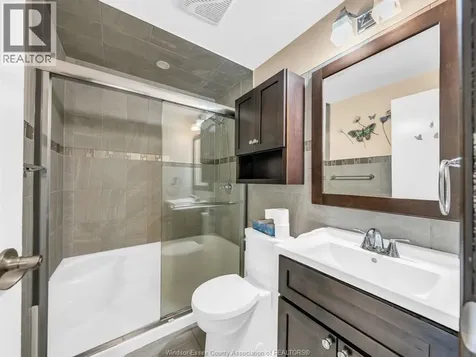 6701 Rose-ville Garden Drive Windsor ON N8T 1J3