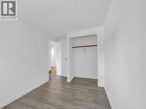 6701 Rose-ville Garden Drive Windsor ON N8T 1J3