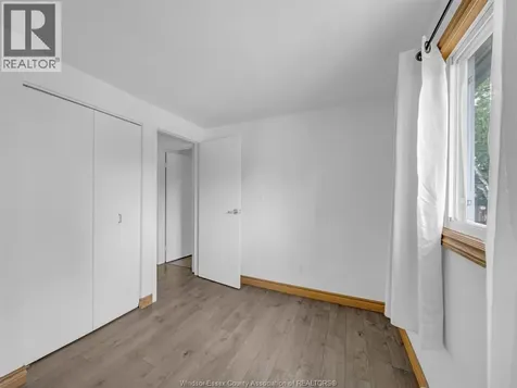 6701 Rose-ville Garden Drive Windsor ON N8T 1J3