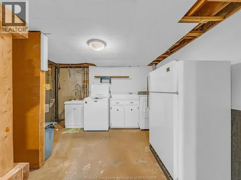 6701 Rose-ville Garden Drive Windsor ON N8T 1J3