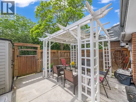 6701 Rose-ville Garden Drive Windsor ON N8T 1J3