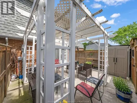 6701 Rose-ville Garden Drive Windsor ON N8T 1J3