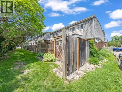 6701 Rose-ville Garden Drive Windsor ON N8T 1J3