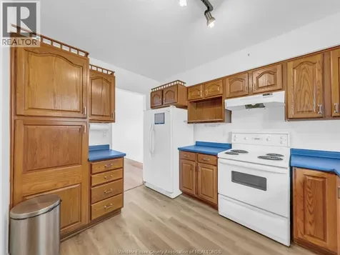 6701 Rose-ville Garden Drive Windsor ON N8T 1J3