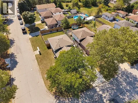 4779 Theresa Place Windsor ON N8T 3M8