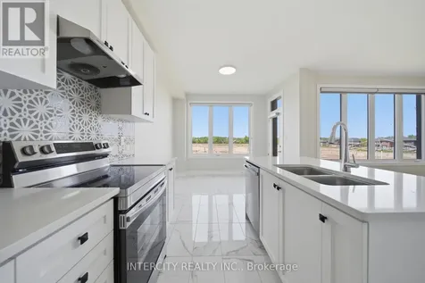 10 Kingsbury Trail Barrie ON L9J 0W9