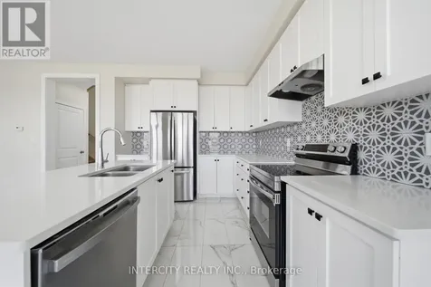 10 Kingsbury Trail Barrie ON L9J 0W9