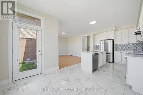 10 Kingsbury Trail Barrie ON L9J 0W9
