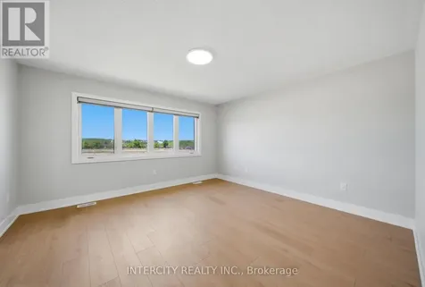 10 Kingsbury Trail Barrie ON L9J 0W9