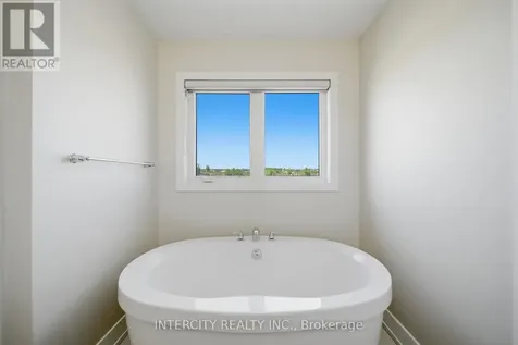 10 Kingsbury Trail Barrie ON L9J 0W9