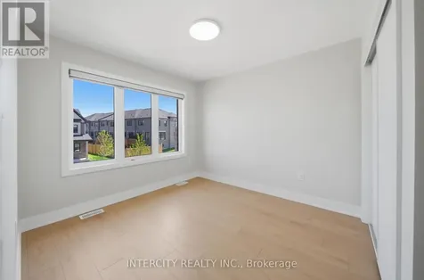 10 Kingsbury Trail Barrie ON L9J 0W9