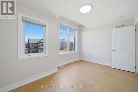 10 Kingsbury Trail Barrie ON L9J 0W9
