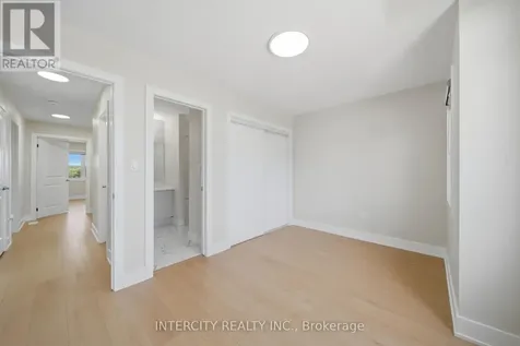 10 Kingsbury Trail Barrie ON L9J 0W9