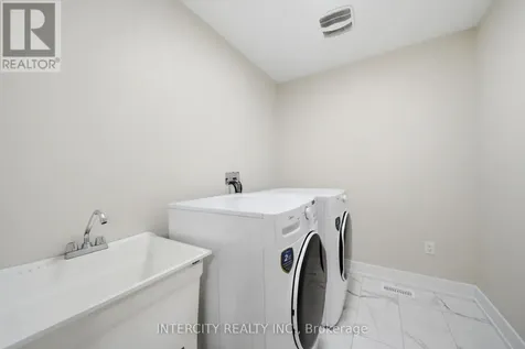 10 Kingsbury Trail Barrie ON L9J 0W9