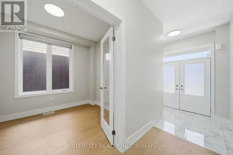10 Kingsbury Trail Barrie ON L9J 0W9