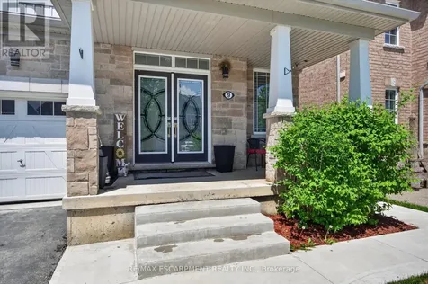 9 Fleming Crescent Haldimand ON N3W 0C4