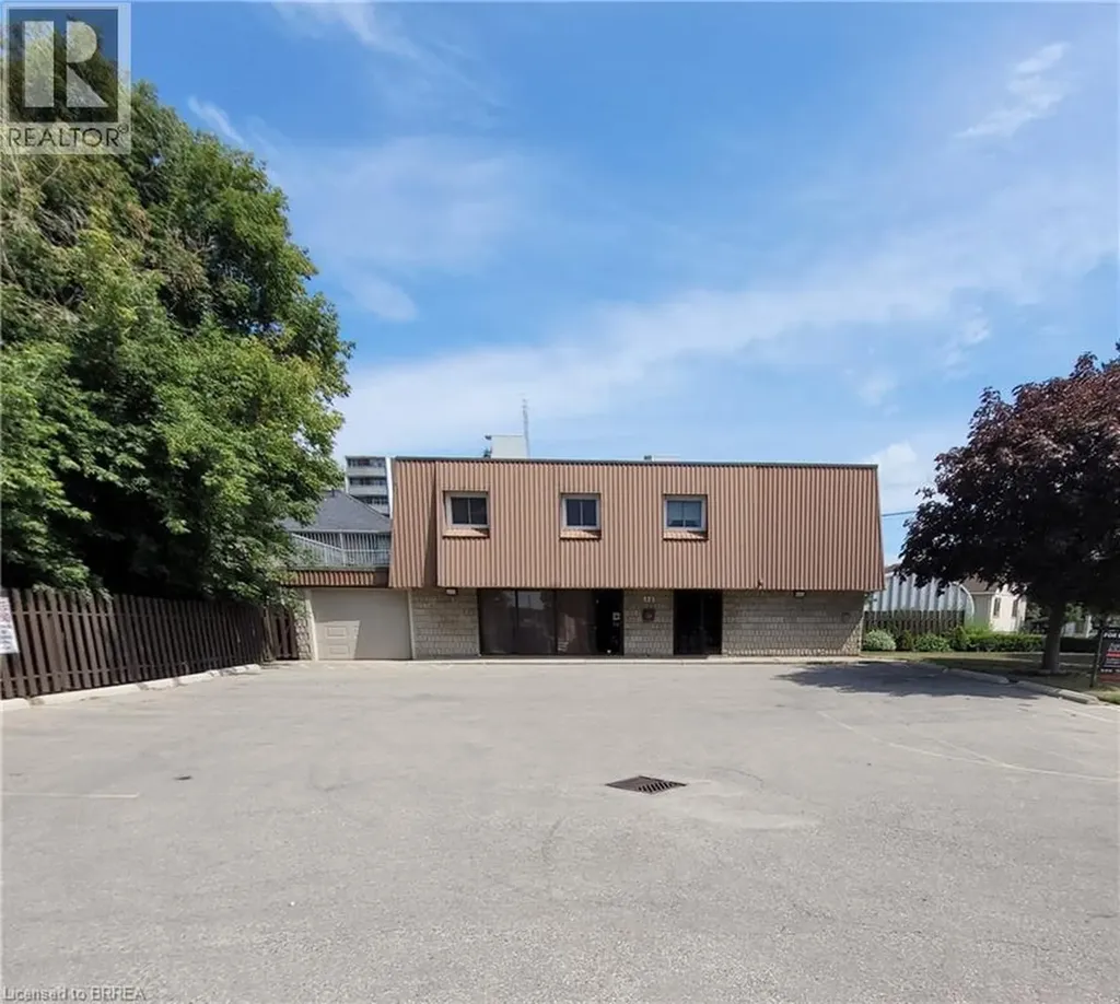 325 Fairview Drive Brantford ON N3R 2X3