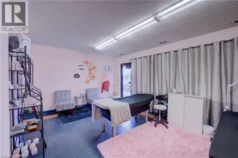 325 Fairview Drive Brantford ON N3R 2X3