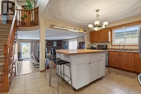 42 Lasila Court Hamilton ON L9C 7B6