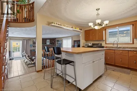 42 Lasila Court Hamilton ON L9C 7B6