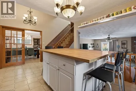 42 Lasila Court Hamilton ON L9C 7B6