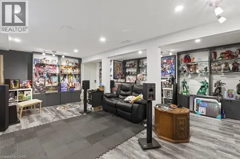 42 Lasila Court Hamilton ON L9C 7B6