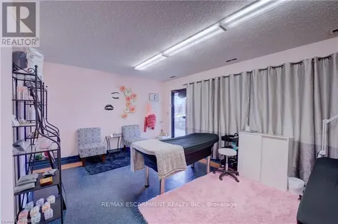325 Fairview Drive Brantford ON N3R 2X3
