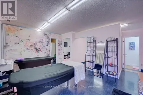 325 Fairview Drive Brantford ON N3R 2X3