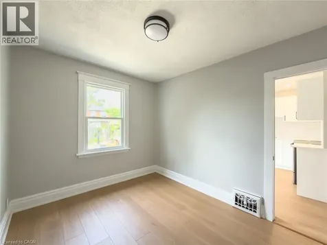 97 Crosthwaite Avenue North Hamilton ON L8H 2V3