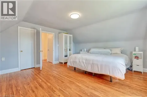 27 Delevan Crescent Hamilton ON L9A 4A8