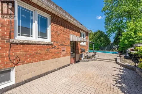27 Delevan Crescent Hamilton ON L9A 4A8