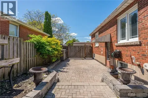 27 Delevan Crescent Hamilton ON L9A 4A8