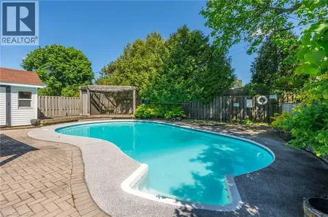 27 Delevan Crescent Hamilton ON L9A 4A8