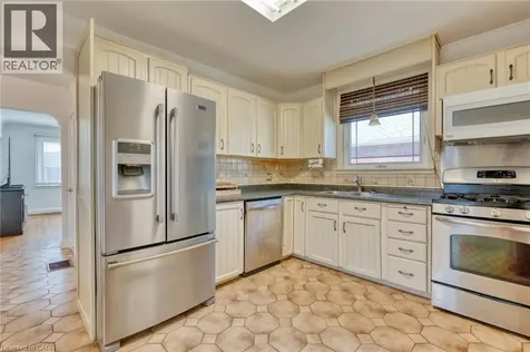 27 Delevan Crescent Hamilton ON L9A 4A8