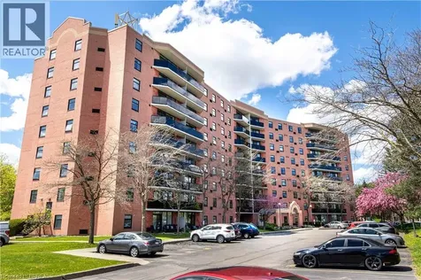 9 Bonheur Court Brantford ON N3P 1Z5