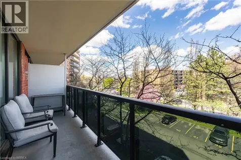 9 Bonheur Court Brantford ON N3P 1Z5