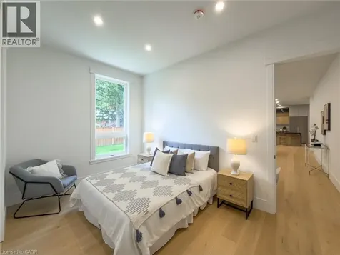 61 Floresta Court Hamilton ON L9G 1R6