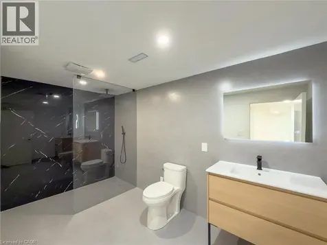 61 Floresta Court Hamilton ON L9G 1R6